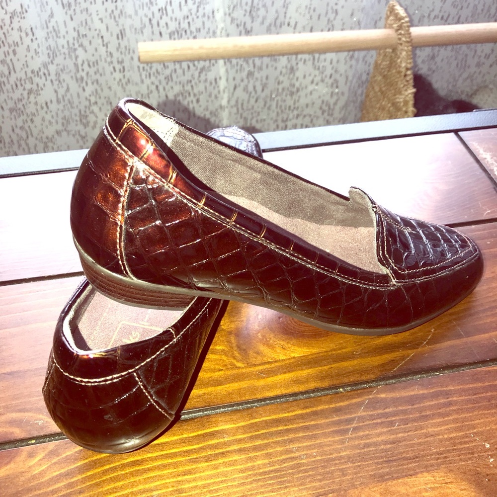 clarks patent leather loafers